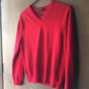 Sweter color red